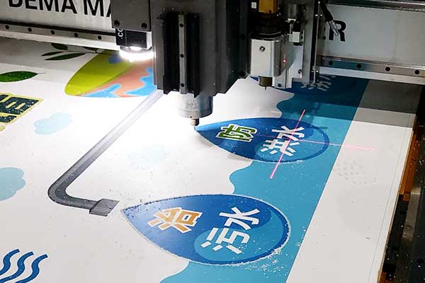 得馬Z3高速巡邊雕刻機(jī)實拍圖