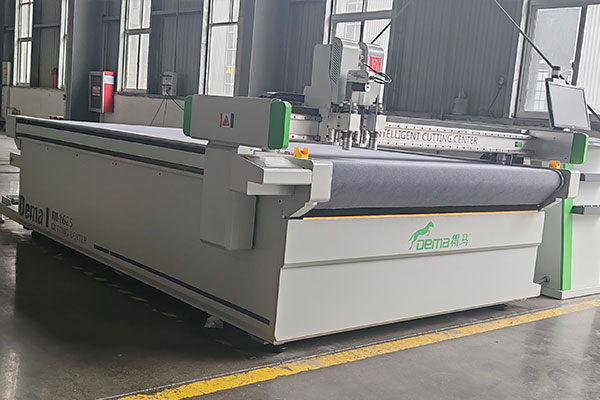 得馬F11高速裁切機