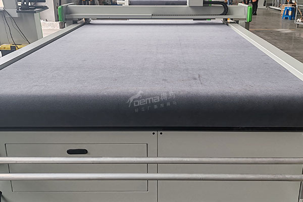 得馬高速裁切機F11-1625寫真機架